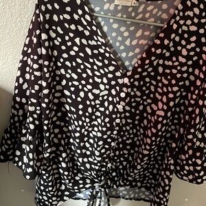 Spotted tie shirt with bell sleeves